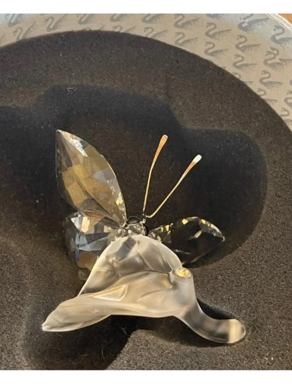 NWT Swarovski Crystal Butterfly On Leaf